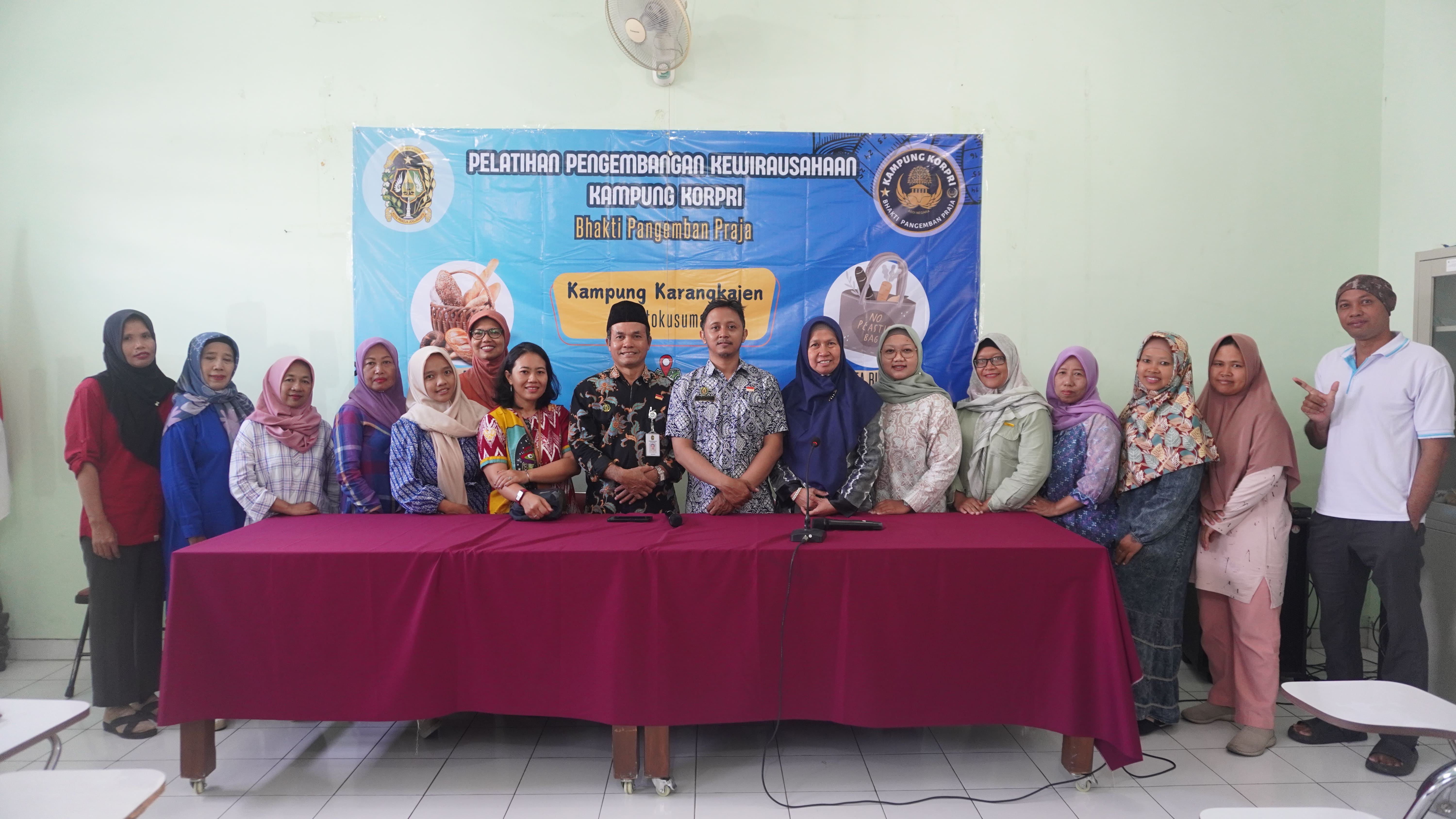 Pelatihan Kewirausahaan sebagai Implementasi  Program Kampung KORPRI Bhakti Pengemban Praja Karangkajen, Brontokusuman, di SKB Kota Yogyakarta